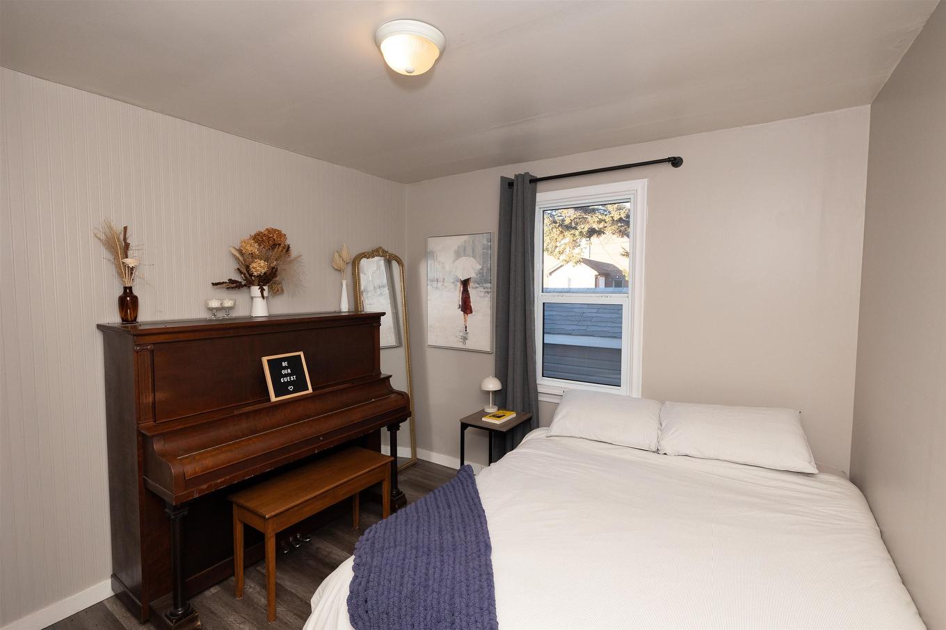 123 Begin Street W, Thunder Bay, ON - Indoor Photo Showing Bedroom