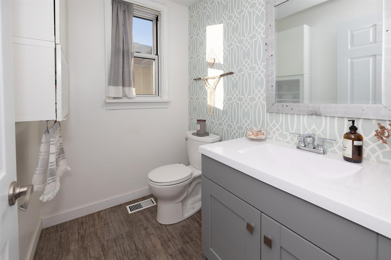 123 Begin Street W, Thunder Bay, ON - Indoor Photo Showing Bathroom