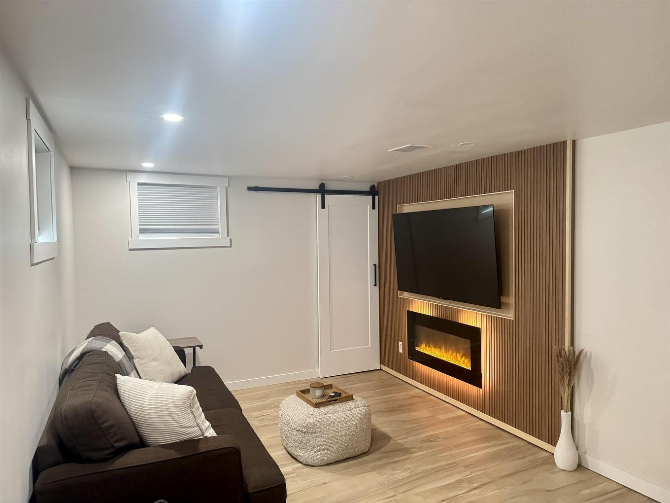 123 Begin Street W, Thunder Bay, ON - Indoor With Fireplace