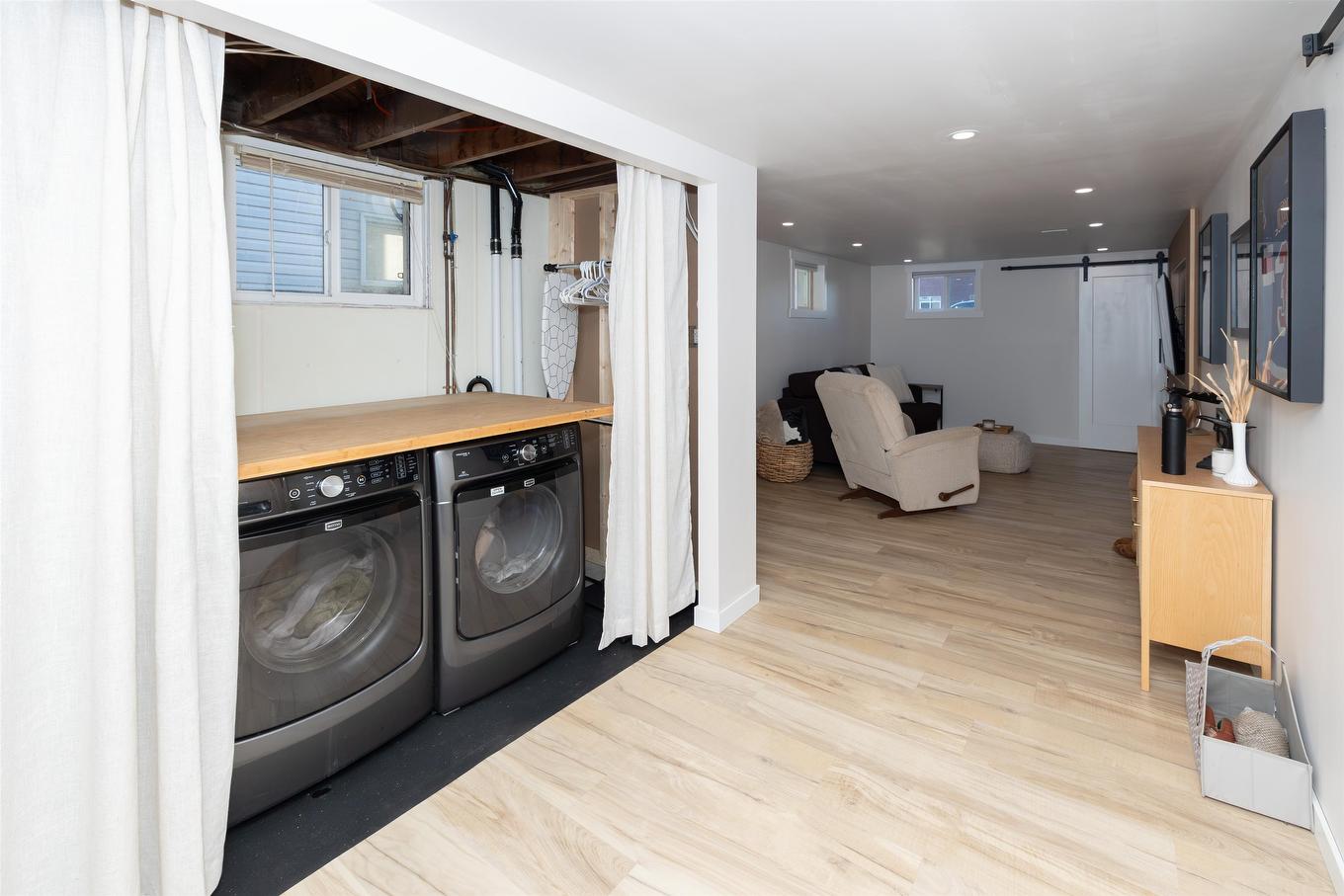 123 Begin Street W, Thunder Bay, ON - Indoor Photo Showing Laundry Room