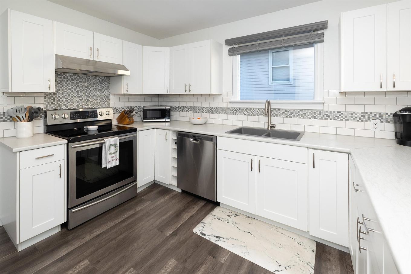123 Begin Street W, Thunder Bay, ON - Indoor Photo Showing Kitchen With Double Sink