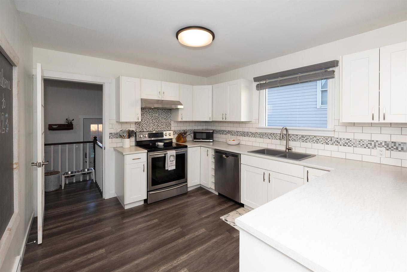 123 Begin Street W, Thunder Bay, ON - Indoor Photo Showing Kitchen With Double Sink