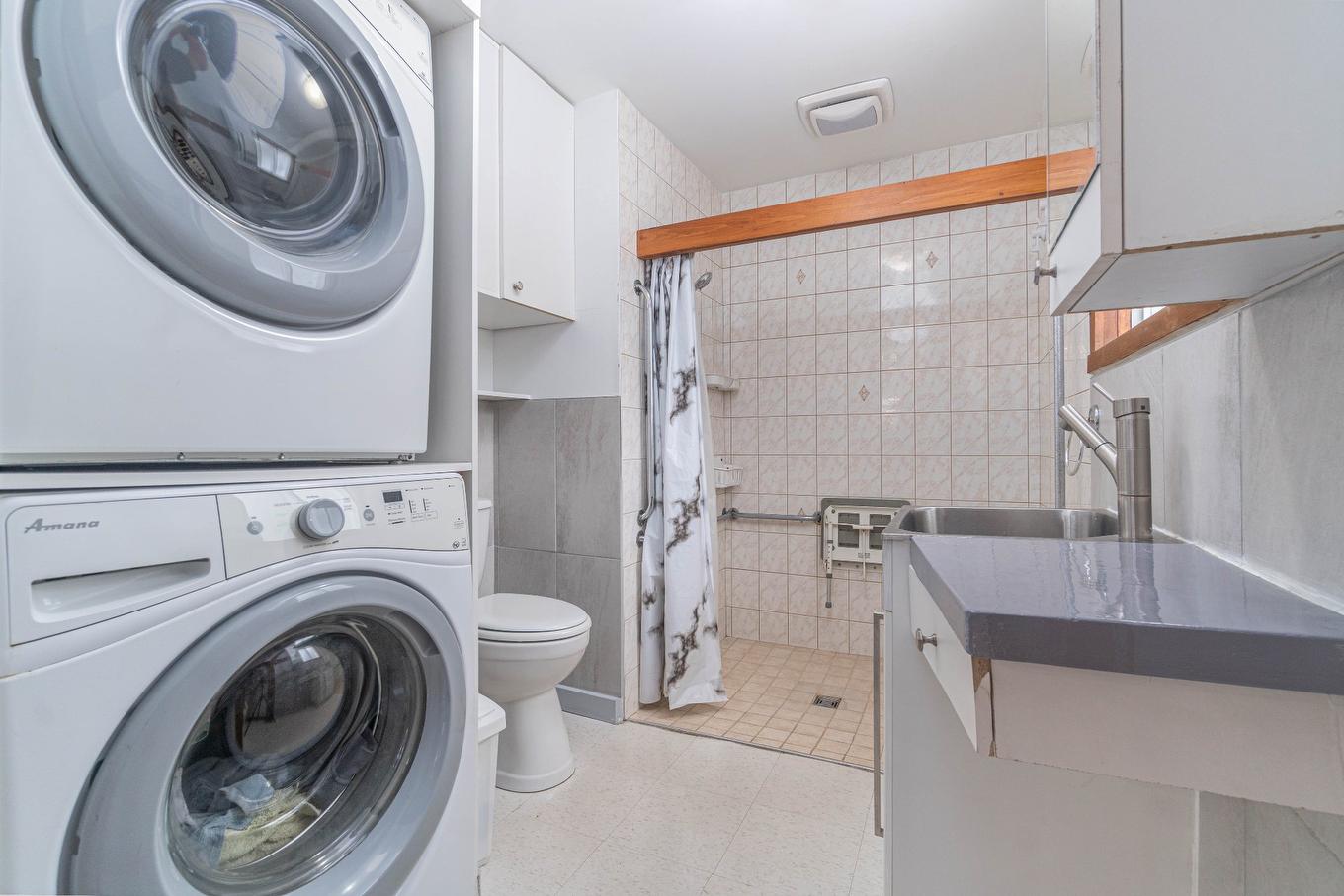 Bathroom - 3347 Boul. Fernand-Lafontaine, Rivière-Rouge, QC - Indoor Photo Showing Laundry Room