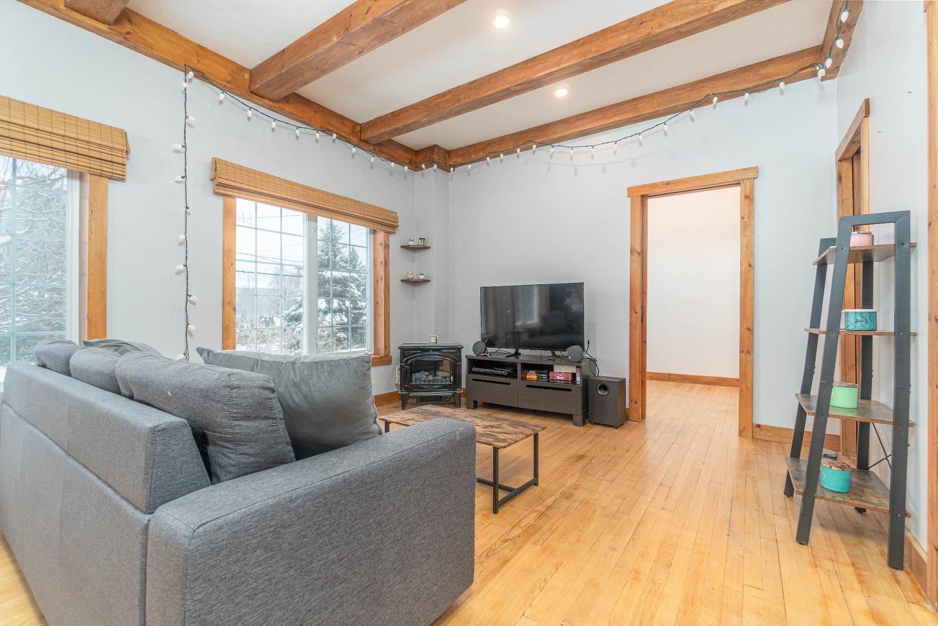 Living room - 3347 Boul. Fernand-Lafontaine, Rivière-Rouge, QC - Indoor Photo Showing Living Room