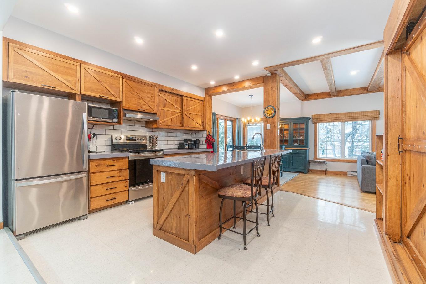Kitchen - 3347 Boul. Fernand-Lafontaine, Rivière-Rouge, QC - Indoor Photo Showing Kitchen