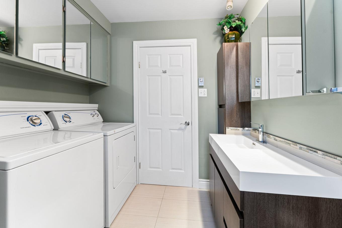 Salle de bains - 291 Rue Marceline, Terrebonne (Terrebonne), QC - Indoor Photo Showing Laundry Room