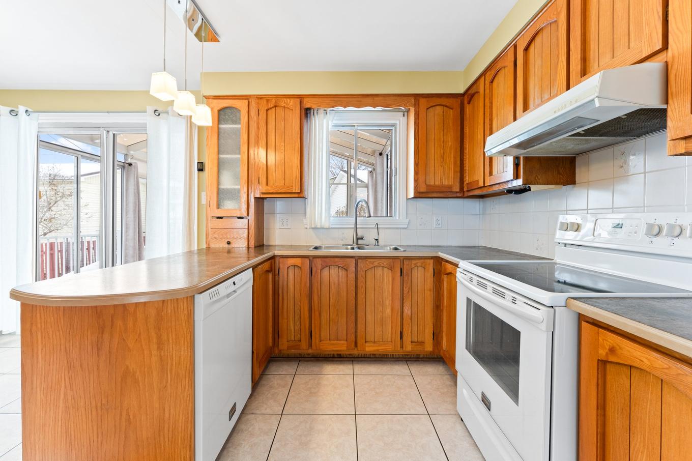 Cuisine - 291 Rue Marceline, Terrebonne (Terrebonne), QC - Indoor Photo Showing Kitchen With Double Sink