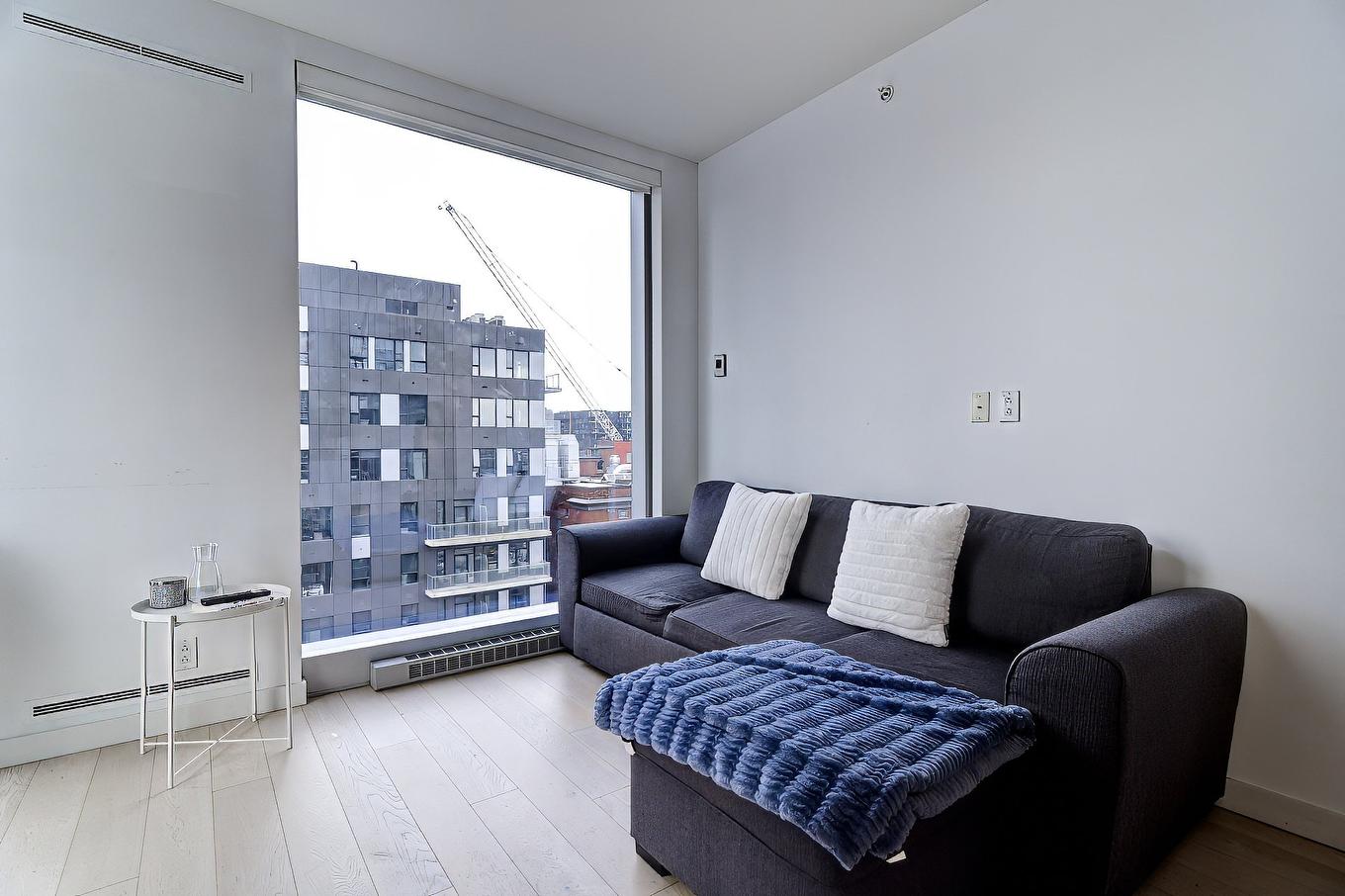 Salon - 1503-1450 Boul. René-Lévesque O., Montréal (Ville-Marie), QC - Indoor