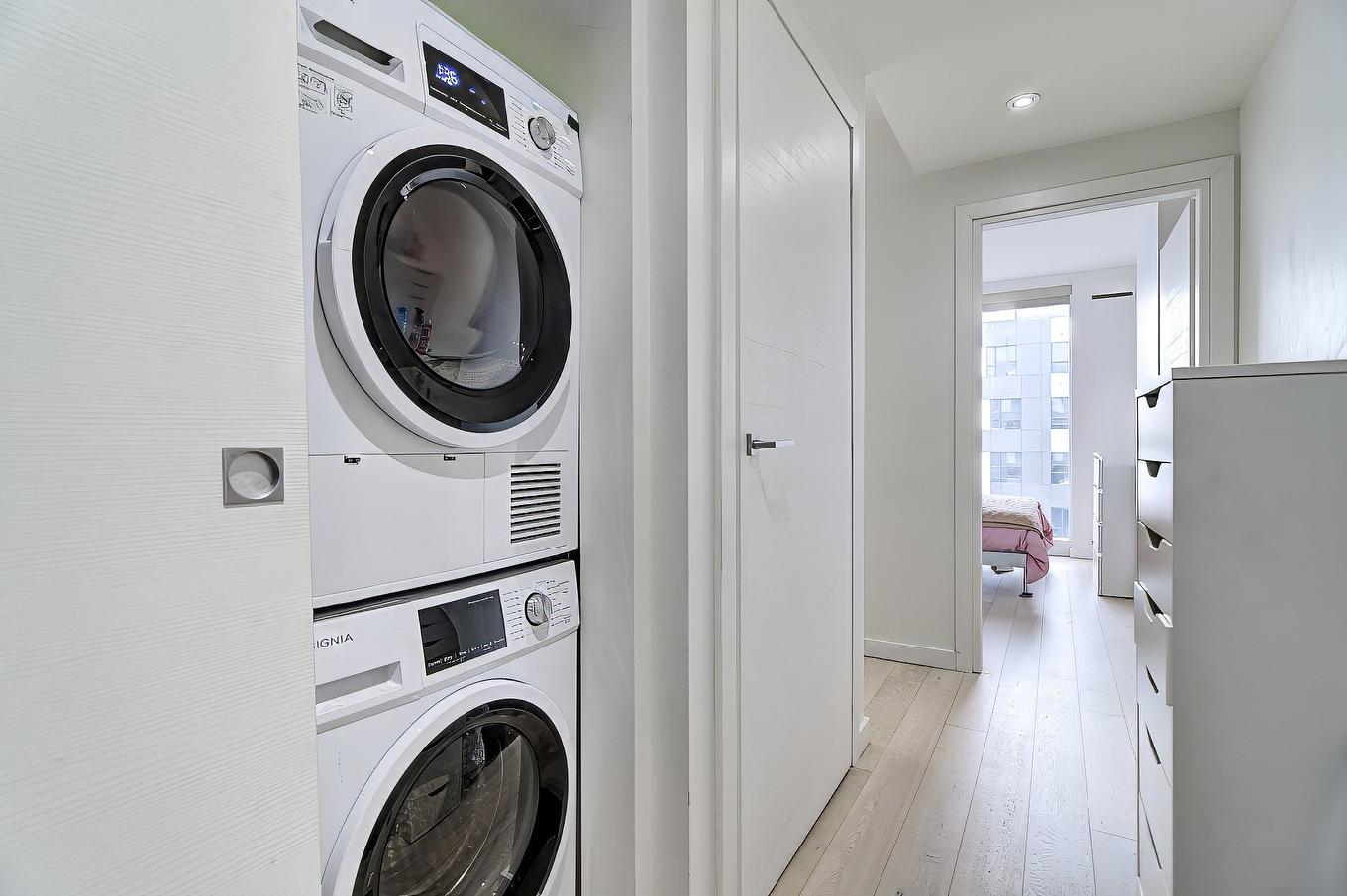 Hall d'entrée/Vestibule - 1503-1450 Boul. René-Lévesque O., Montréal (Ville-Marie), QC - Indoor Photo Showing Laundry Room