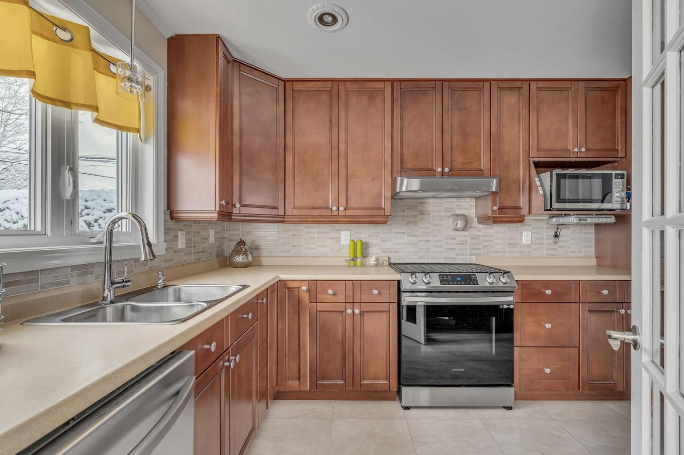 Cuisine - 2255 Rue Des Belles-De-Nuit, Québec (La Haute-Saint-Charles), QC - Indoor Photo Showing Kitchen With Double Sink
