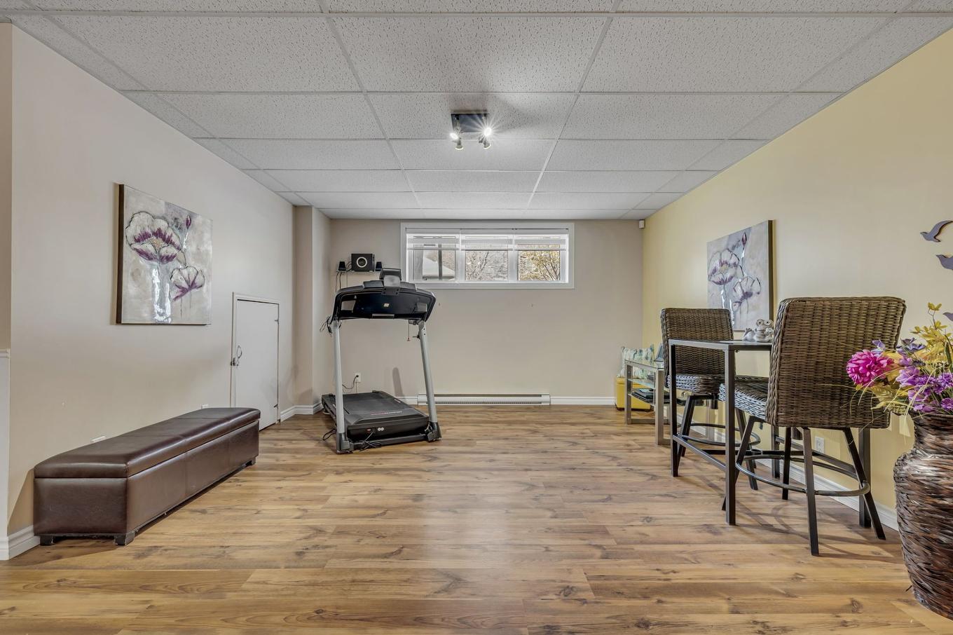 Salle familiale - 2255 Rue Des Belles-De-Nuit, Québec (La Haute-Saint-Charles), QC - Indoor