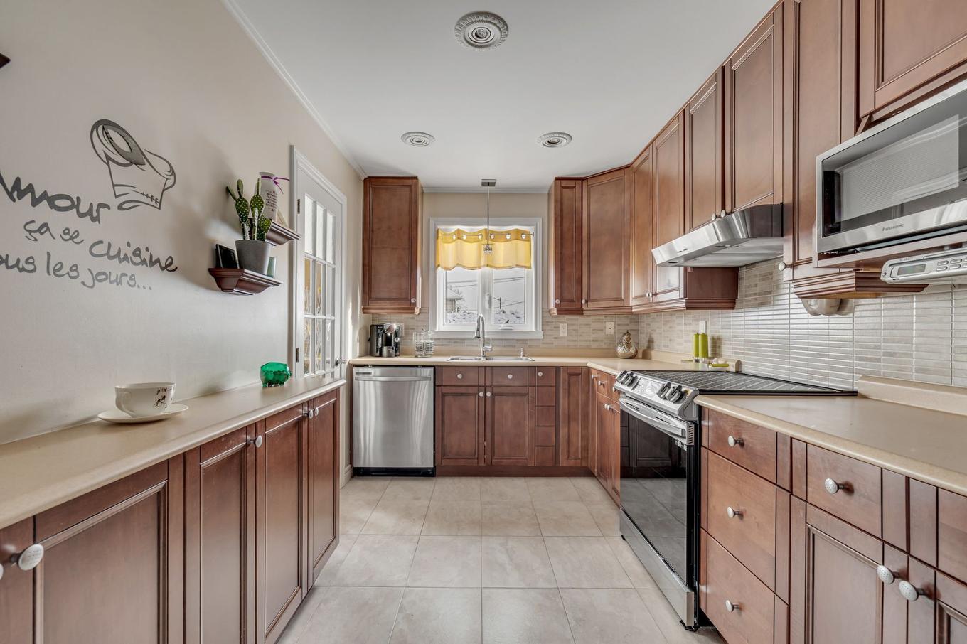 Cuisine - 2255 Rue Des Belles-De-Nuit, Québec (La Haute-Saint-Charles), QC - Indoor Photo Showing Kitchen