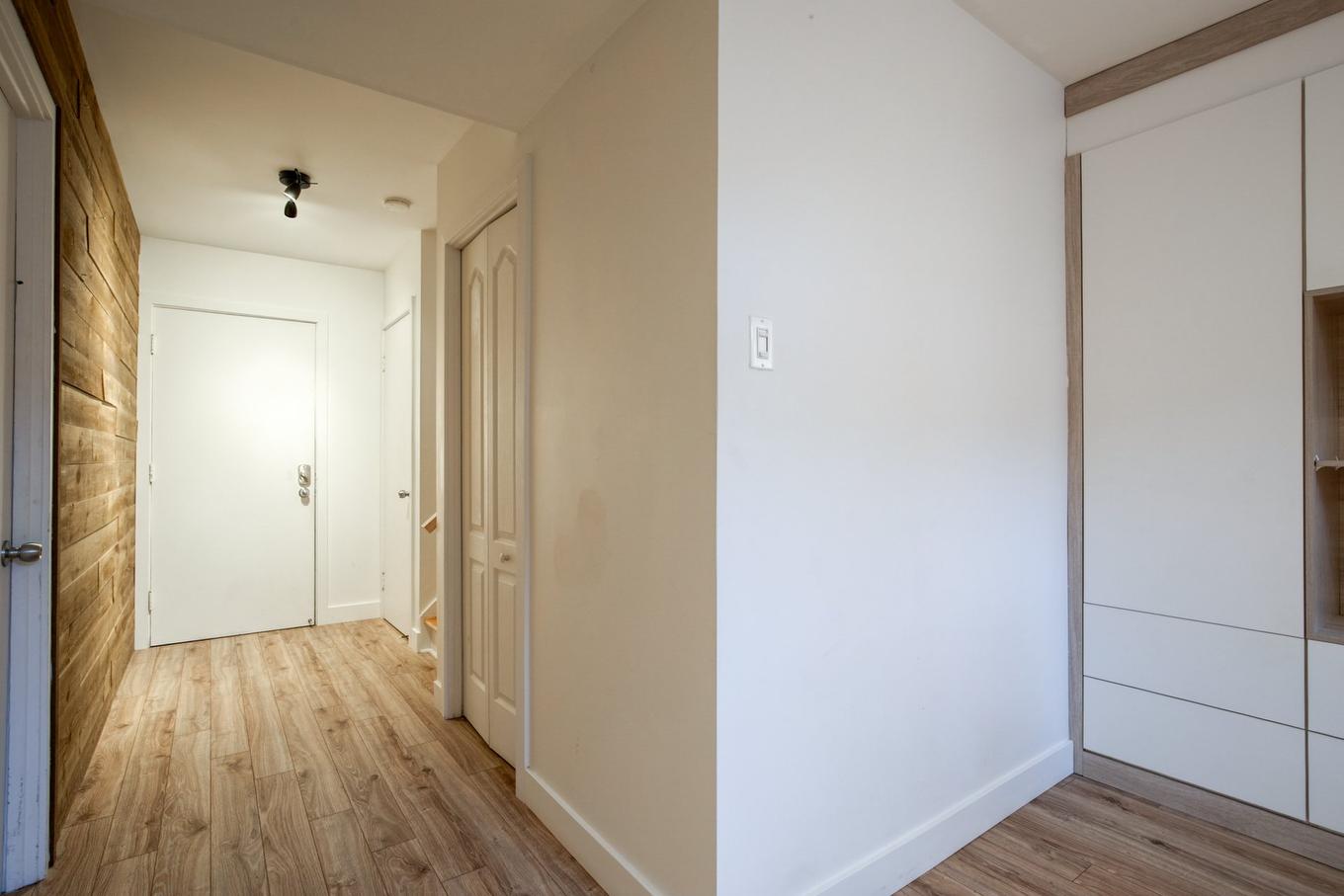 Corridor - 64-1825 Rue Dunant, Saint-Bruno-De-Montarville, QC - Indoor Photo Showing Other Room