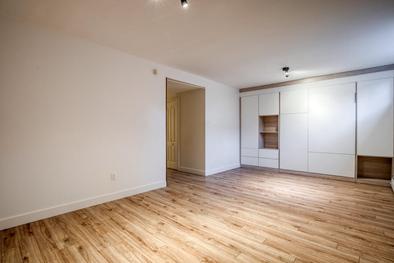 Salle familiale - 64-1825 Rue Dunant, Saint-Bruno-De-Montarville, QC - Indoor Photo Showing Other Room