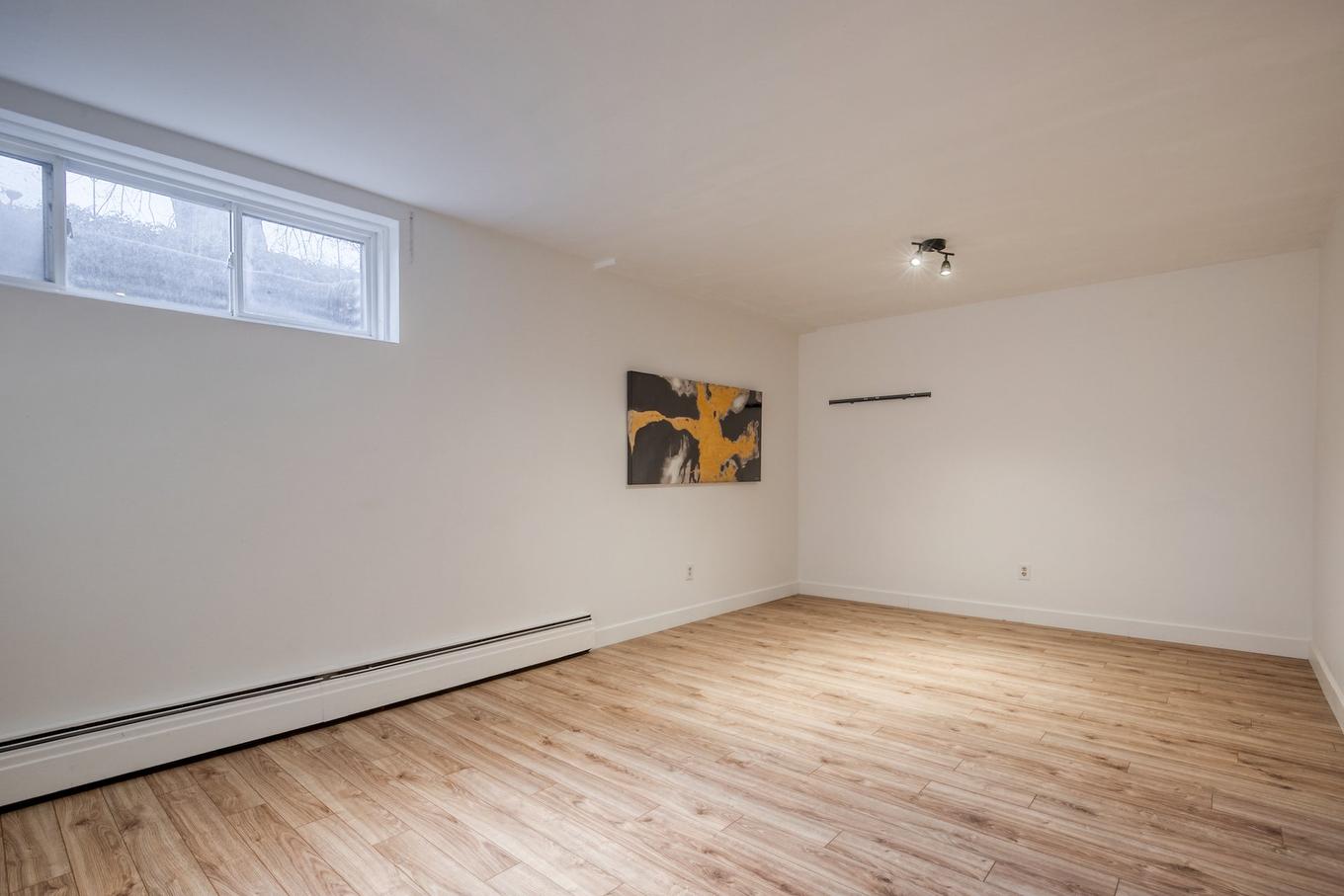 Salle familiale - 64-1825 Rue Dunant, Saint-Bruno-De-Montarville, QC - Indoor Photo Showing Other Room