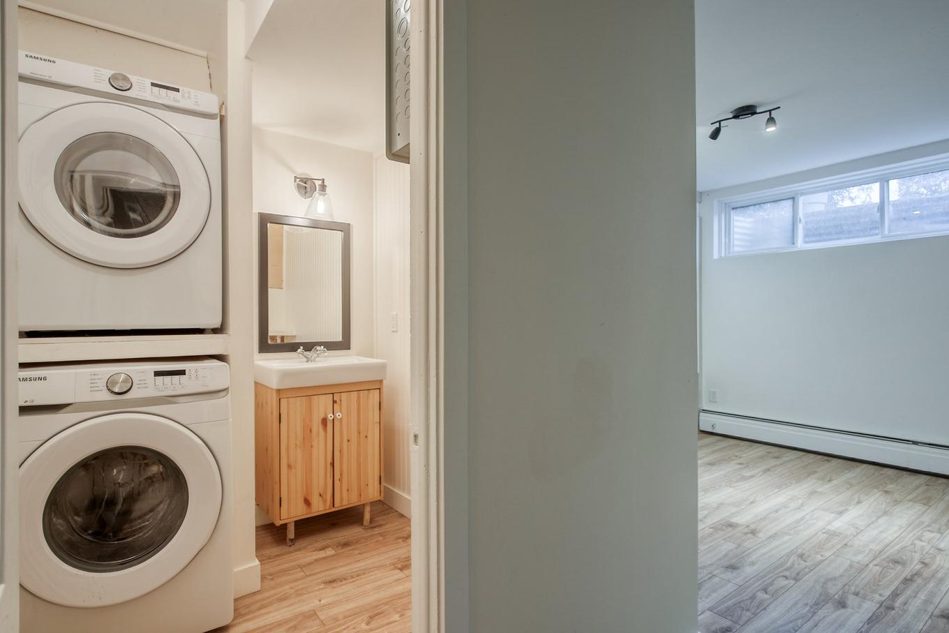 Salle de lavage - 64-1825 Rue Dunant, Saint-Bruno-De-Montarville, QC - Indoor Photo Showing Laundry Room
