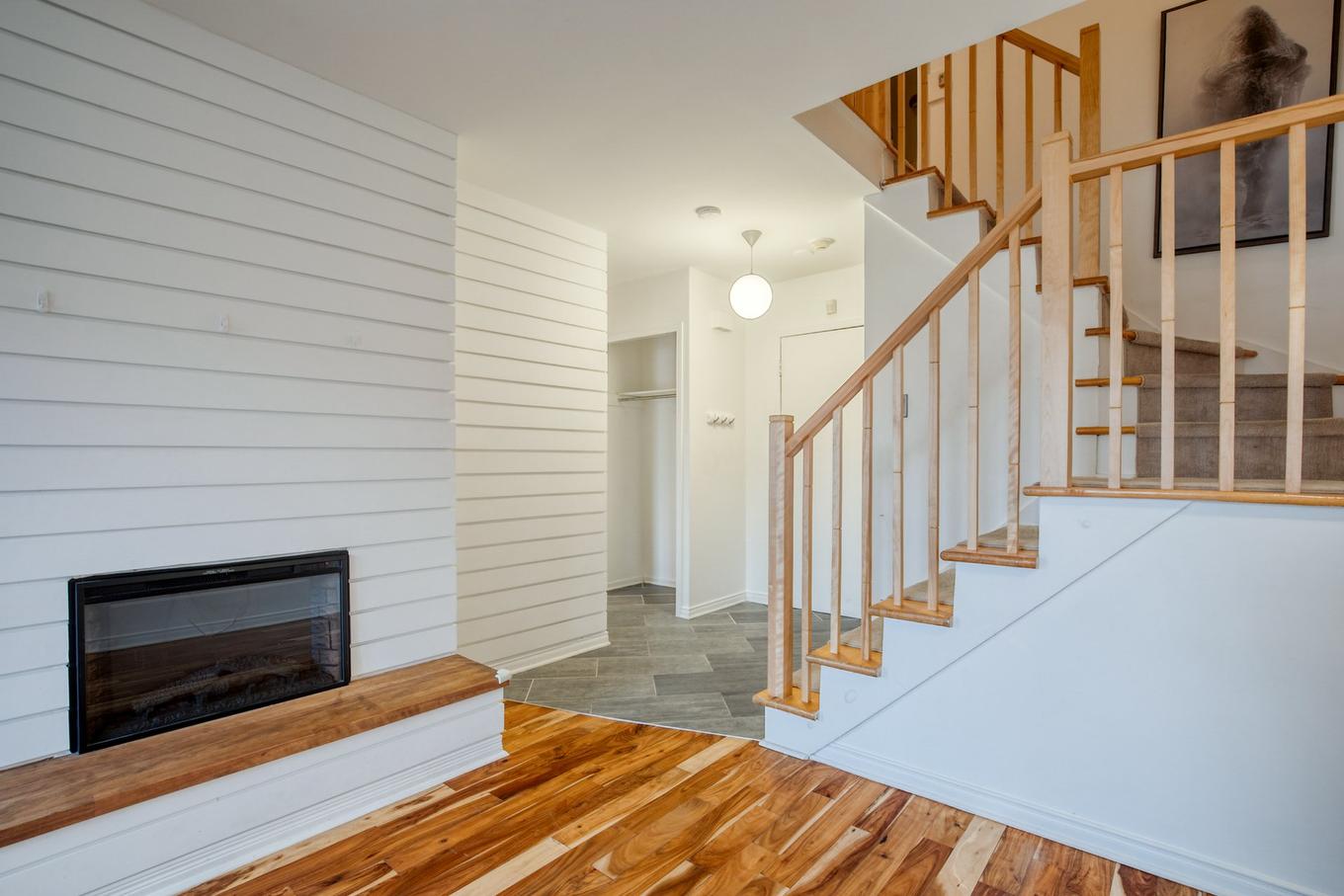 Vue d'ensemble - 64-1825 Rue Dunant, Saint-Bruno-De-Montarville, QC - Indoor With Fireplace