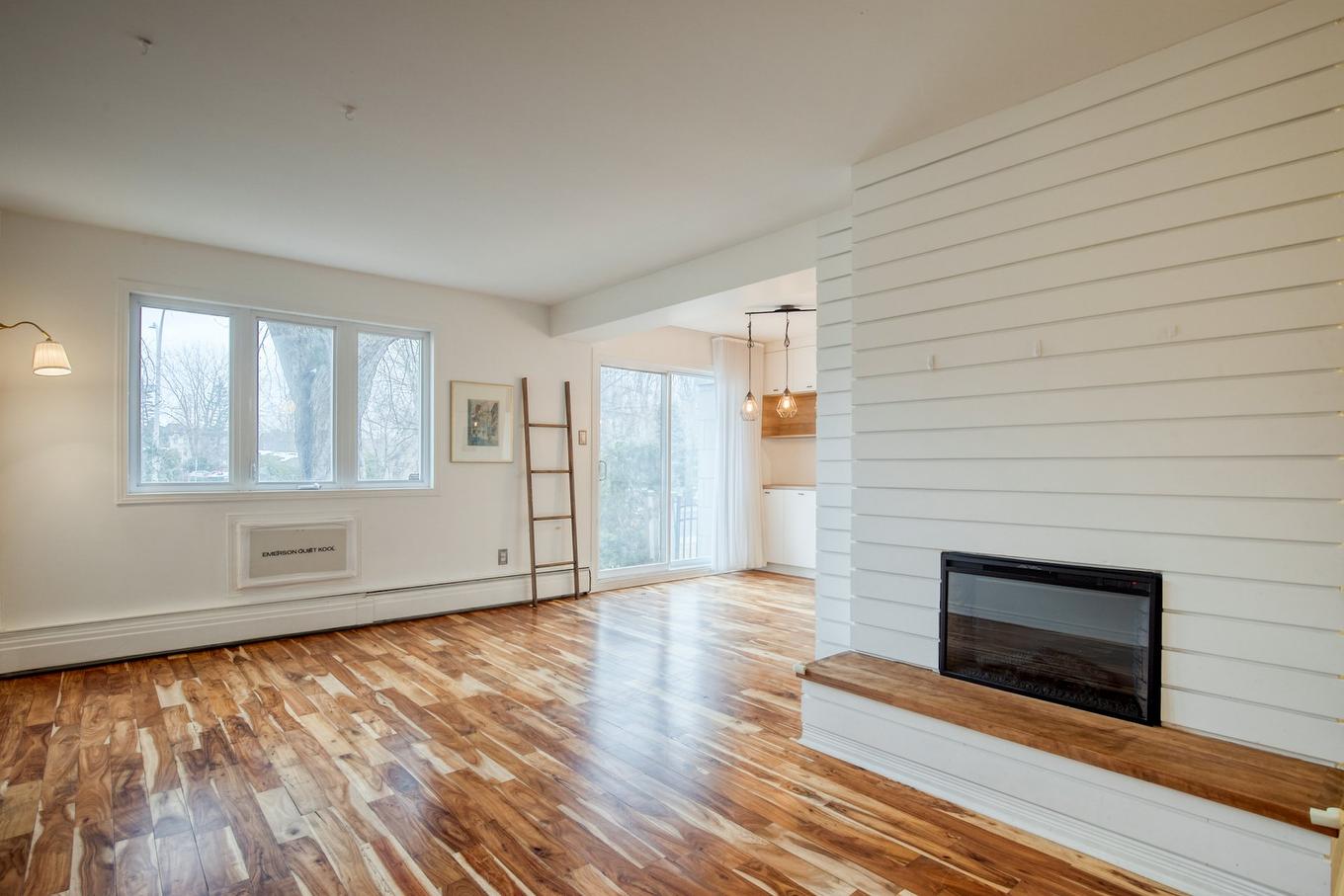 Salon - 64-1825 Rue Dunant, Saint-Bruno-De-Montarville, QC - Indoor Photo Showing Living Room With Fireplace