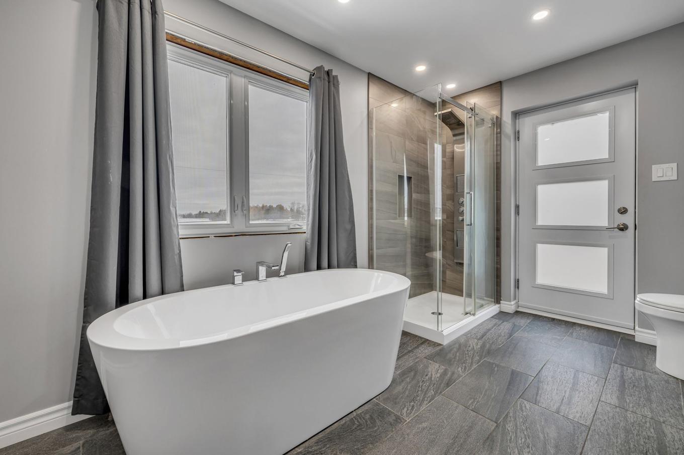 Bathroom - 99 Rue Pascal-Mercier, Berthier-Sur-Mer, QC - Indoor Photo Showing Bathroom