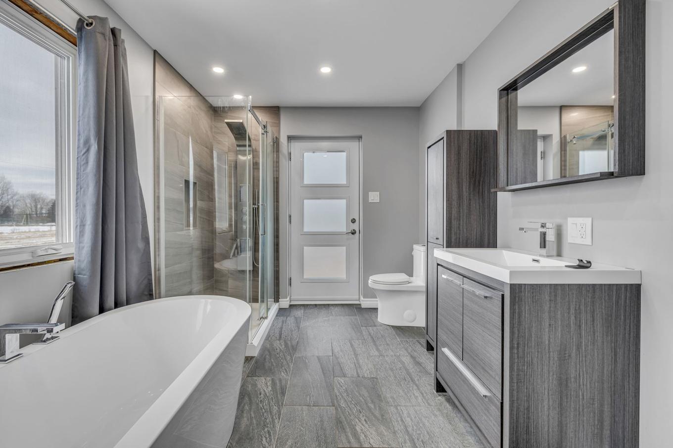 Bathroom - 99 Rue Pascal-Mercier, Berthier-Sur-Mer, QC - Indoor Photo Showing Bathroom