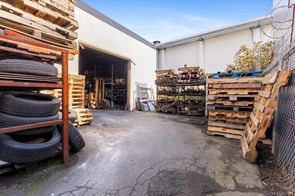 2320 Mccullough Rd, Nanaimo, BC