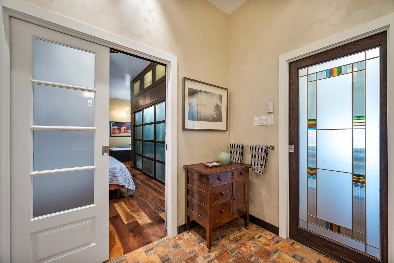 Salle de bains attenante à la CCP - 206-2245 Rue Viau, Montréal (Mercier/Hochelaga-Maisonneuve), QC - Indoor Photo Showing Other Room