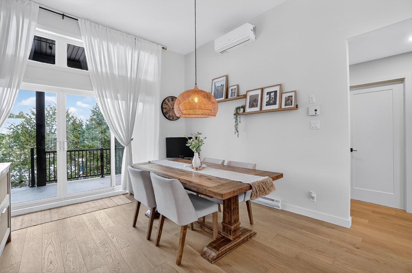 Dining room - 46 Rue St-Émilion, Brownsburg-Chatham, QC - Indoor Photo Showing Dining Room