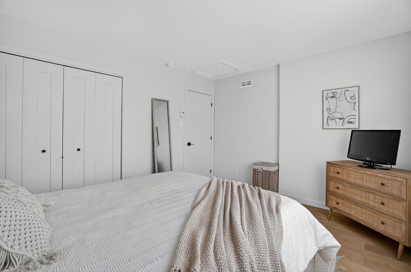 Primary bedroom - 46 Rue St-Émilion, Brownsburg-Chatham, QC - Indoor Photo Showing Bedroom