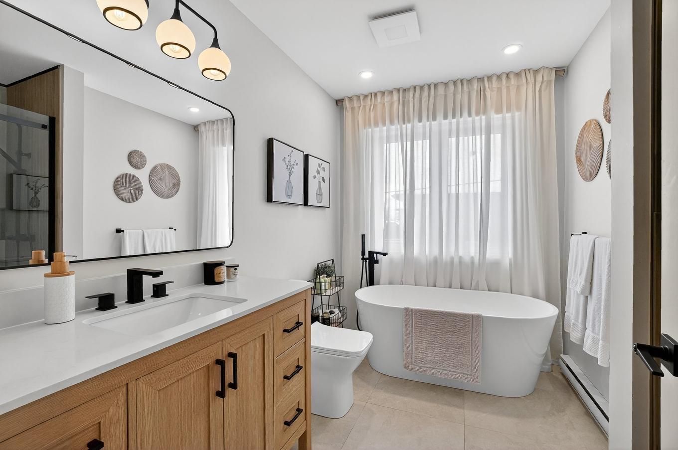 Bathroom - 46 Rue St-Émilion, Brownsburg-Chatham, QC - Indoor Photo Showing Bathroom