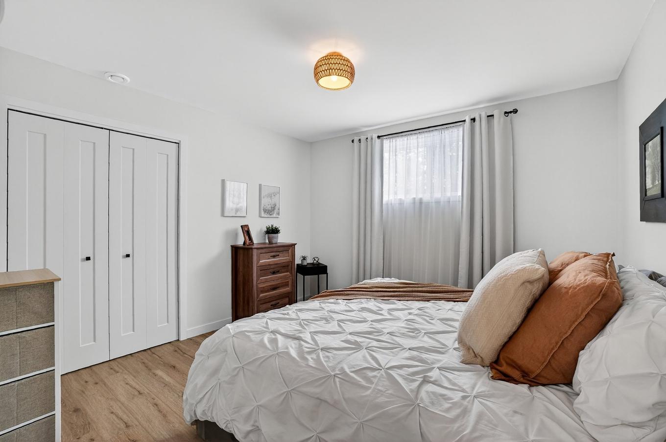Bedroom - 46 Rue St-Émilion, Brownsburg-Chatham, QC - Indoor Photo Showing Bedroom