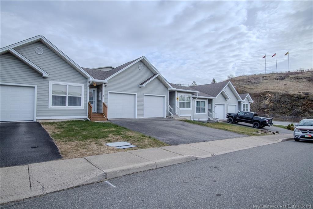 8 Saint Peters Crt, Saint John, NB