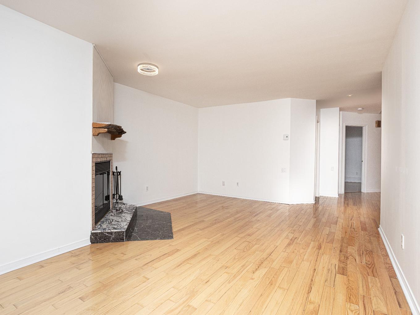 Salon - 203-807 Rue Pie-Xii, Vaudreuil-Dorion, QC - Indoor Photo Showing Other Room