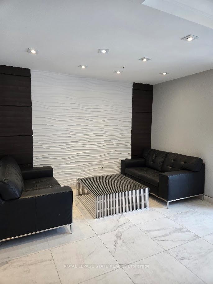 404-650 Sauve Street, Milton, ON - Indoor