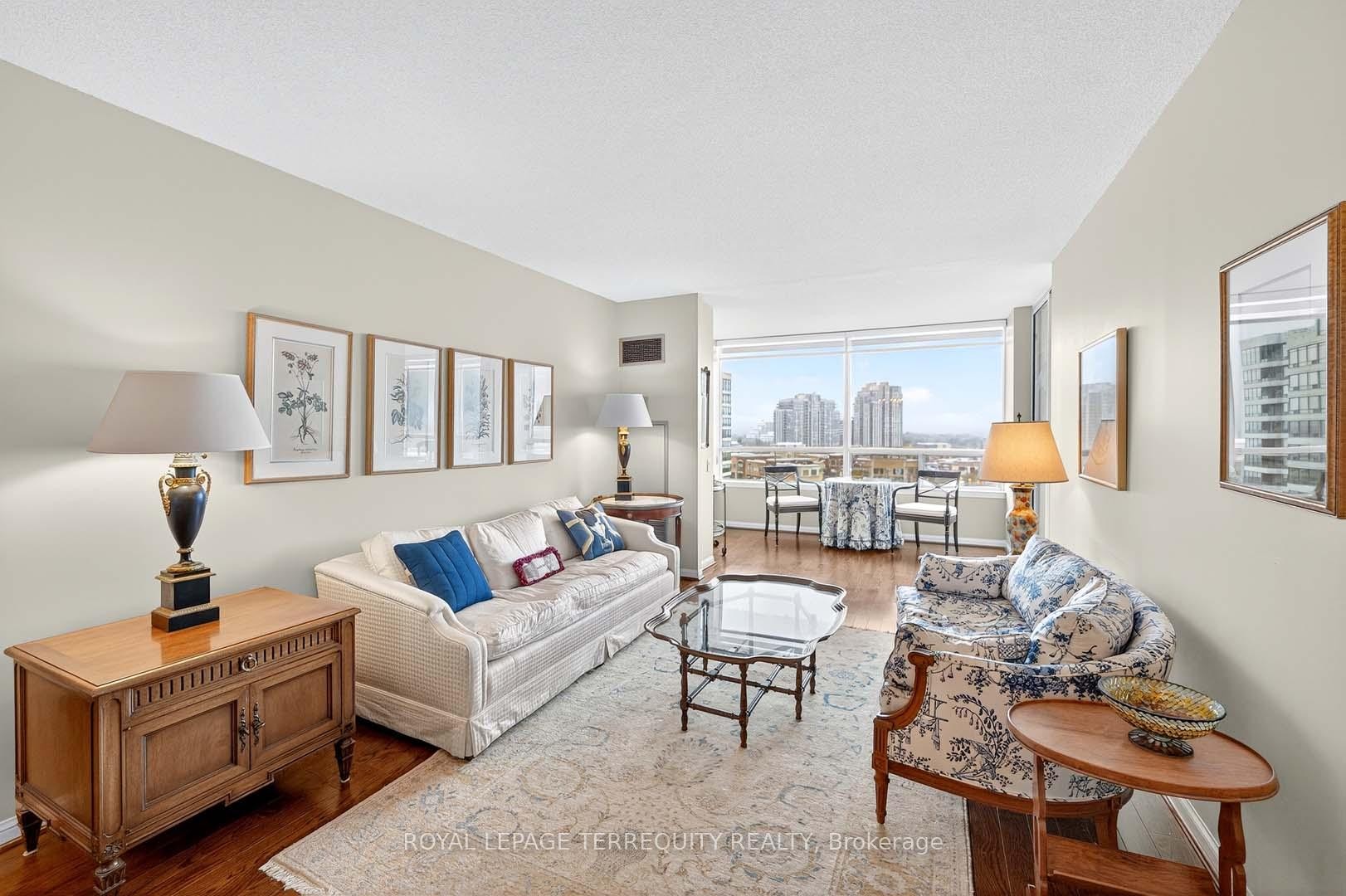 1402-110 Promenade Circle, Vaughan, ON - Indoor Photo Showing Living Room