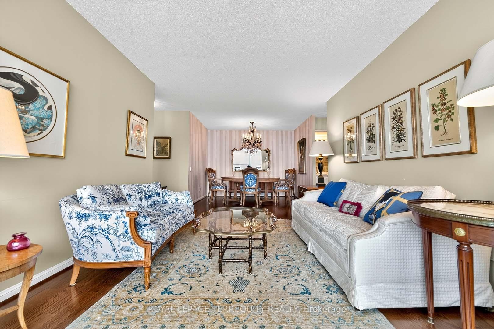 1402-110 Promenade Circle, Vaughan, ON - Indoor Photo Showing Living Room