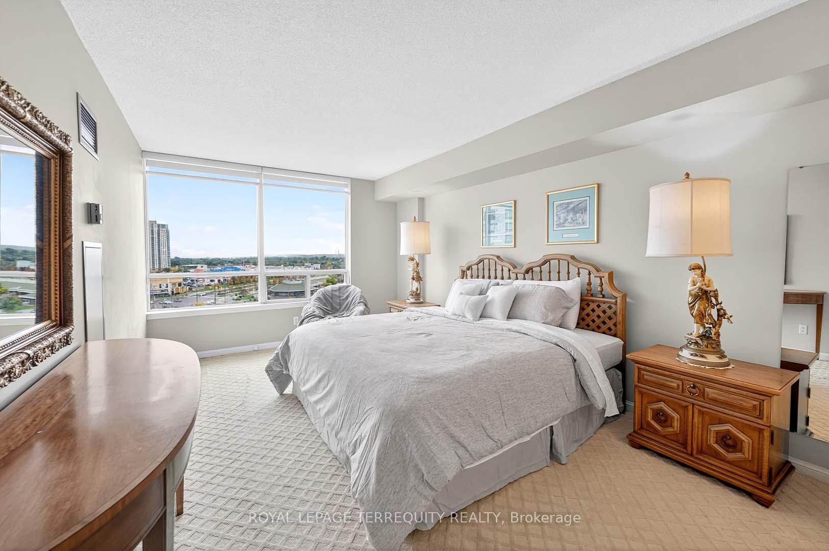 1402-110 Promenade Circle, Vaughan, ON - Indoor Photo Showing Bedroom