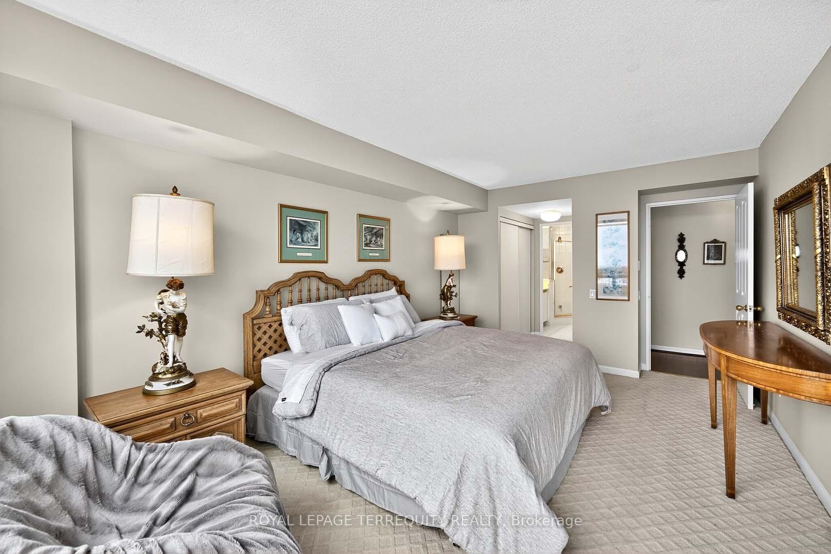 1402-110 Promenade Circle, Vaughan, ON - Indoor Photo Showing Bedroom