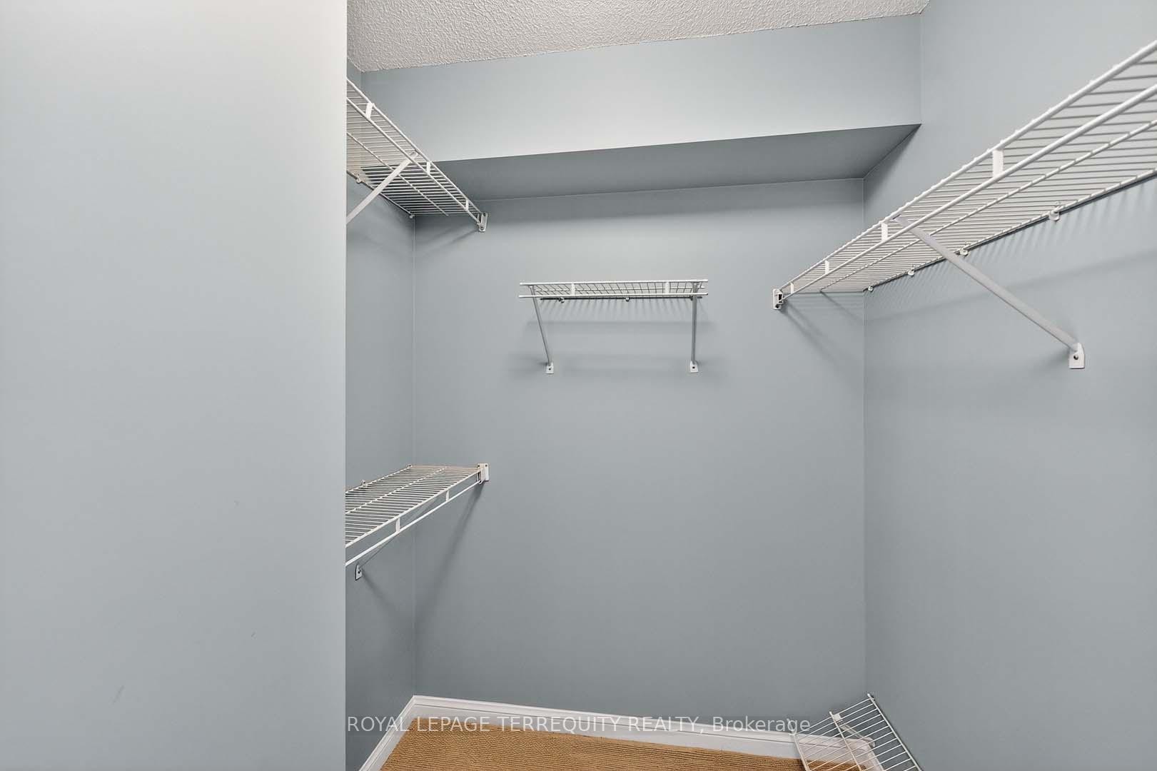 1402-110 Promenade Circle, Vaughan, ON - Indoor With Storage