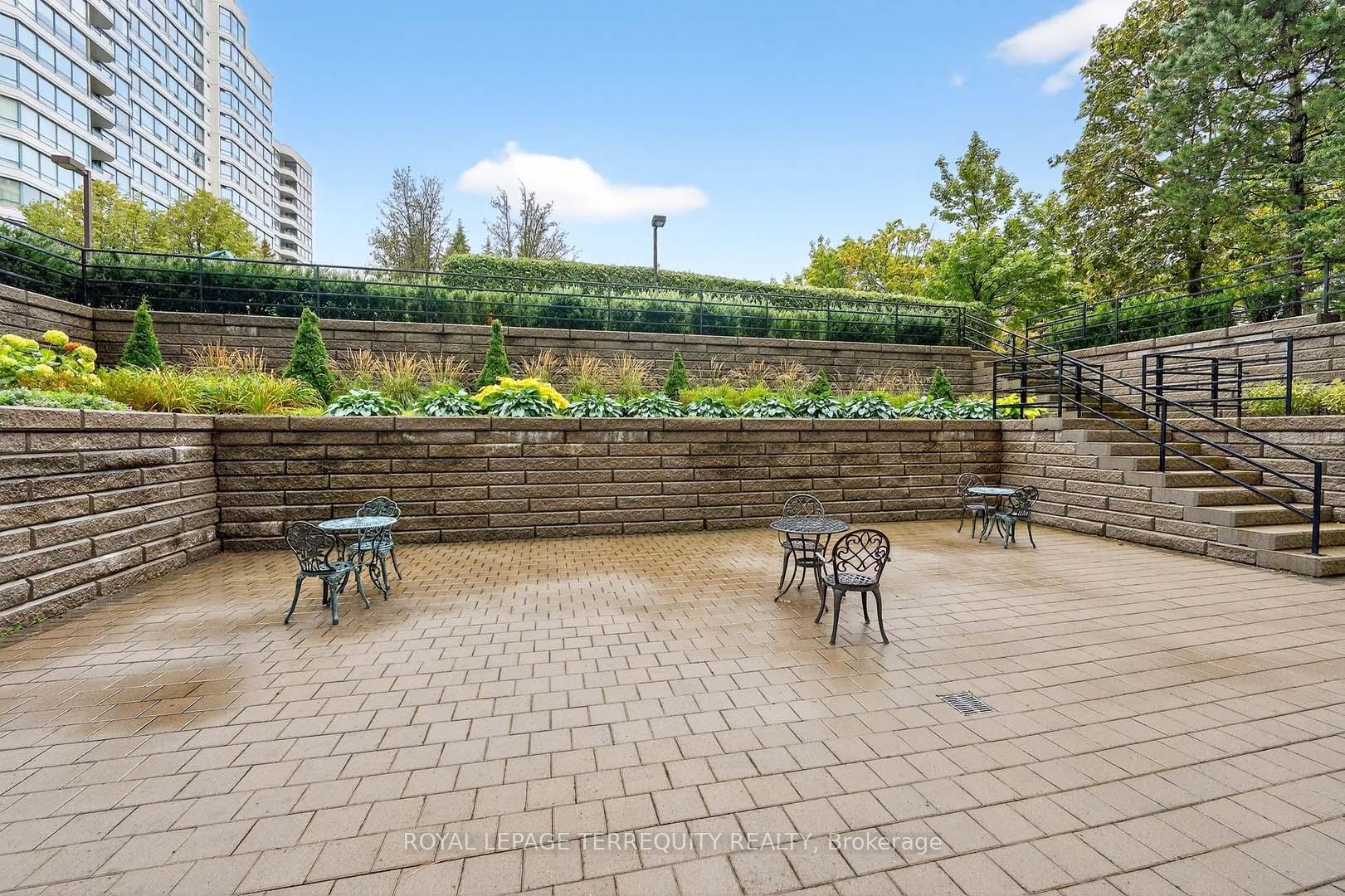 1402-110 Promenade Circle, Vaughan, ON - Outdoor