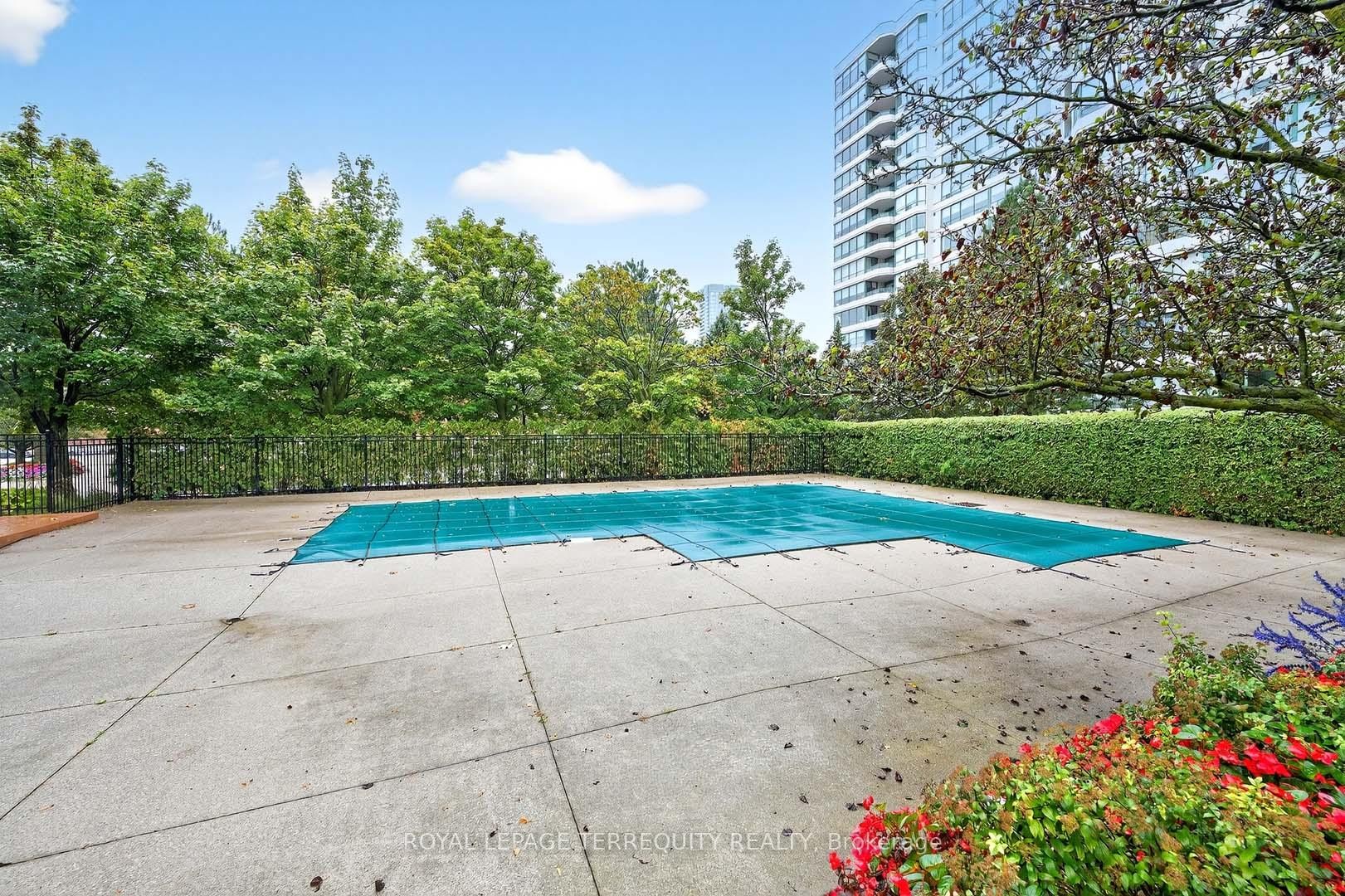 1402-110 Promenade Circle, Vaughan, ON - Outdoor With In Ground Pool