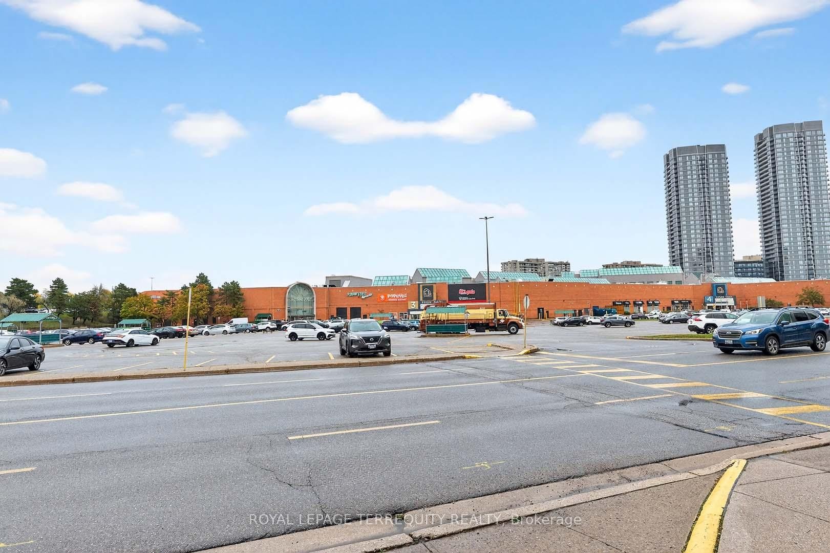 1402-110 Promenade Circle, Vaughan, ON - Outdoor With View