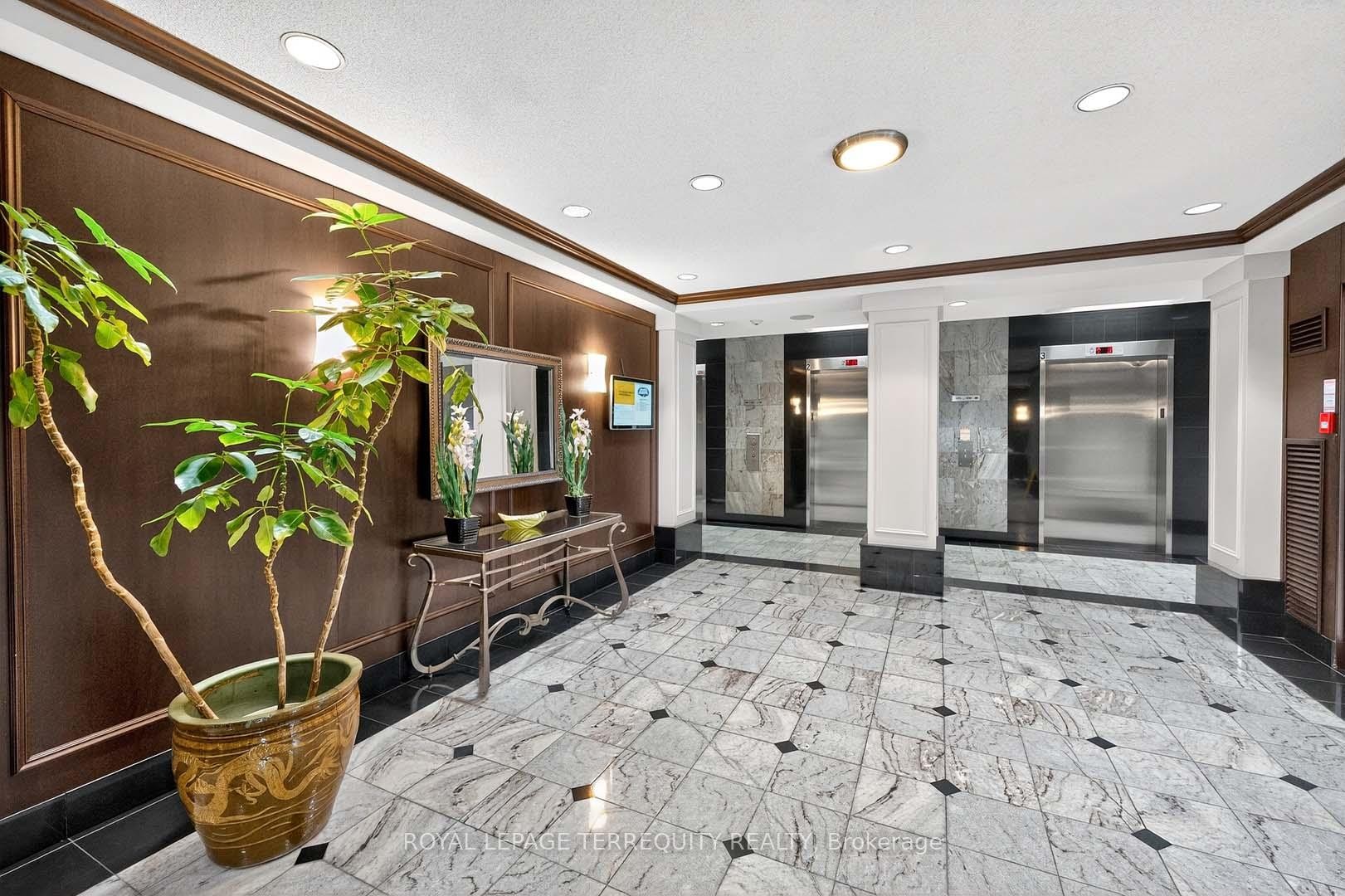 1402-110 Promenade Circle, Vaughan, ON -