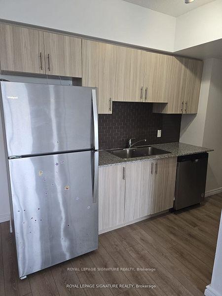 G611-275 Larch Street, Waterloo, ON - Indoor Photo Showing Kitchen With Double Sink