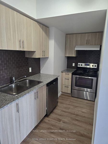 G611-275 Larch Street, Waterloo, ON - Indoor Photo Showing Kitchen With Double Sink
