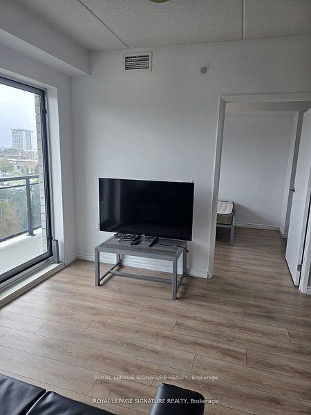 G611-275 Larch Street, Waterloo, ON - Indoor