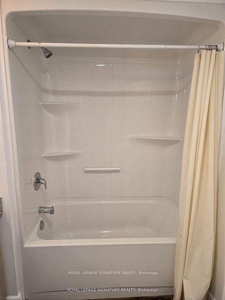 G611-275 Larch Street, Waterloo, ON - Indoor Photo Showing Bathroom