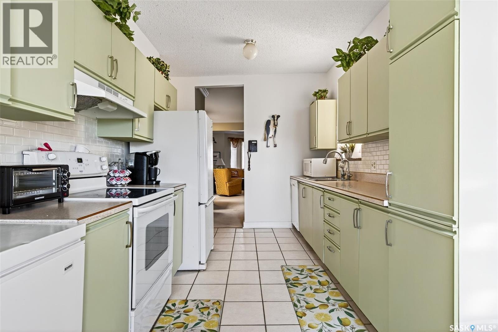 304 2925 14Th Avenue, Regina, SK - Indoor Photo Showing Kitchen