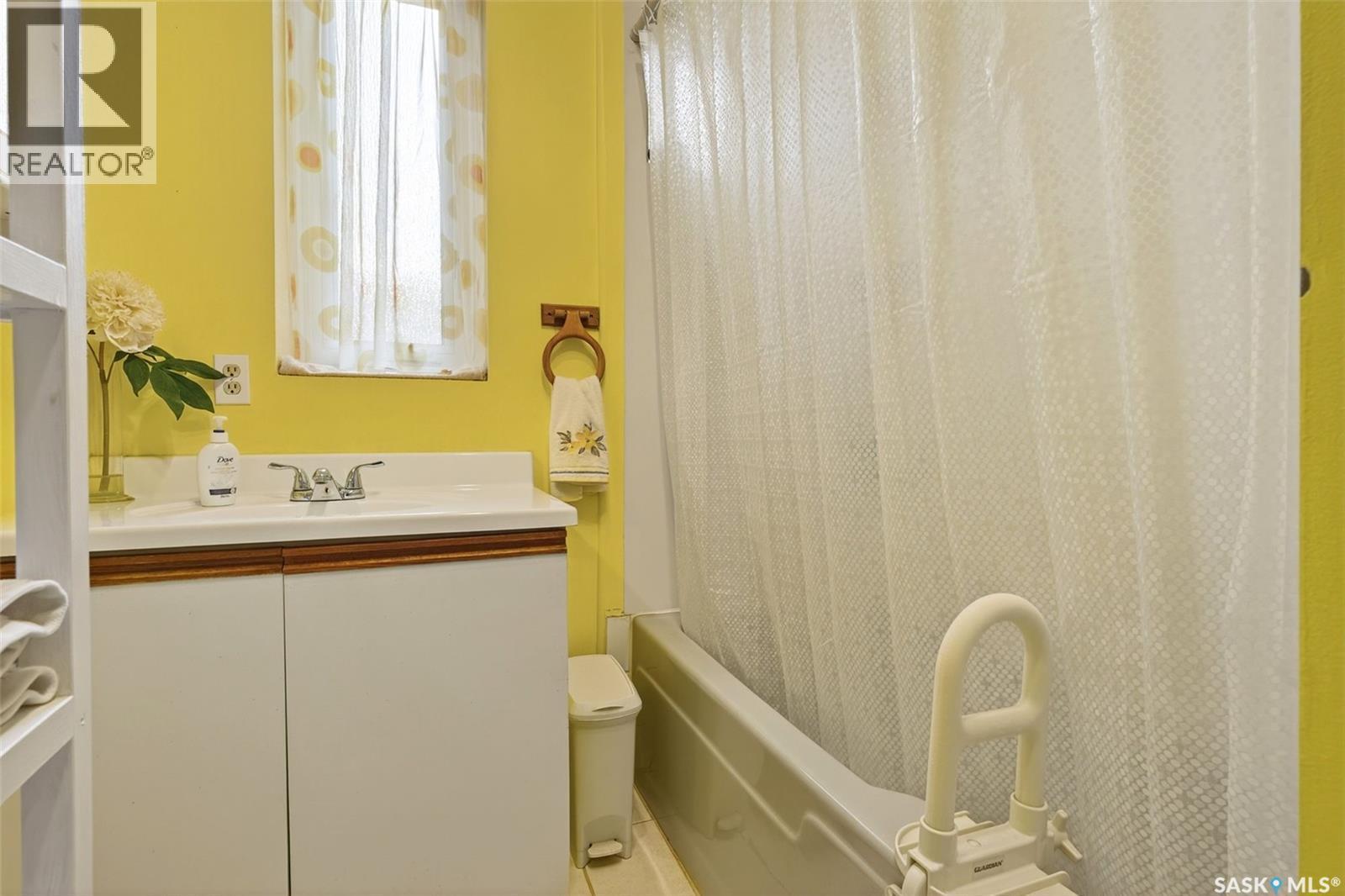 304 2925 14Th Avenue, Regina, SK - Indoor Photo Showing Bathroom