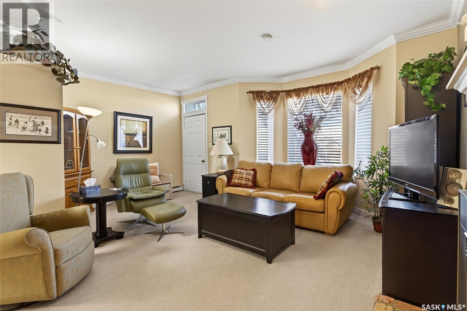304 2925 14Th Avenue, Regina, SK - Indoor Photo Showing Living Room