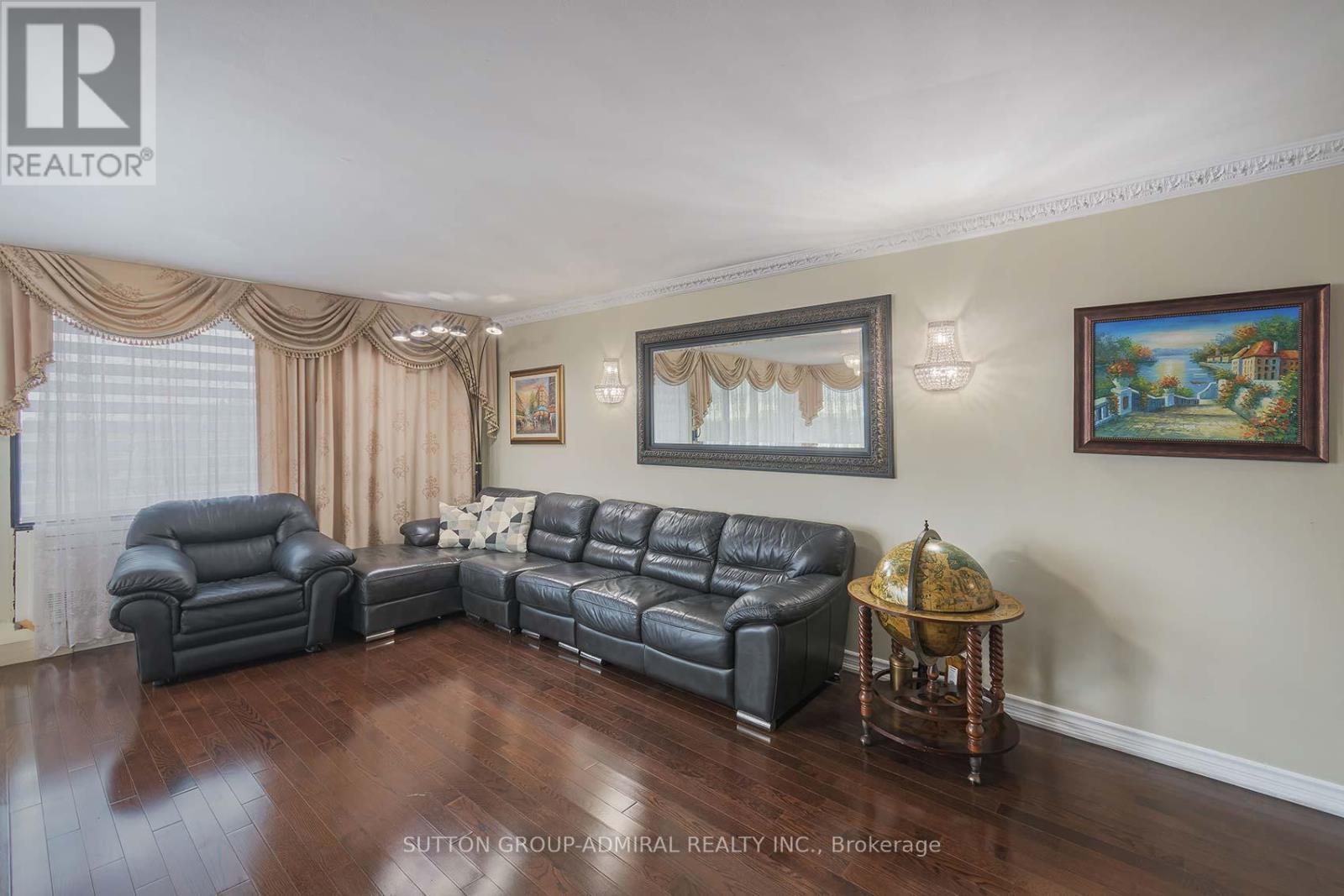 601 - 135 Antibes Drive, Toronto, ON - Indoor Photo Showing Living Room